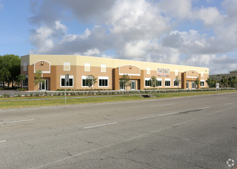 2051 Green Rd, Deerfield Beach, FL for lease - Building Photo - Image 3 of 5