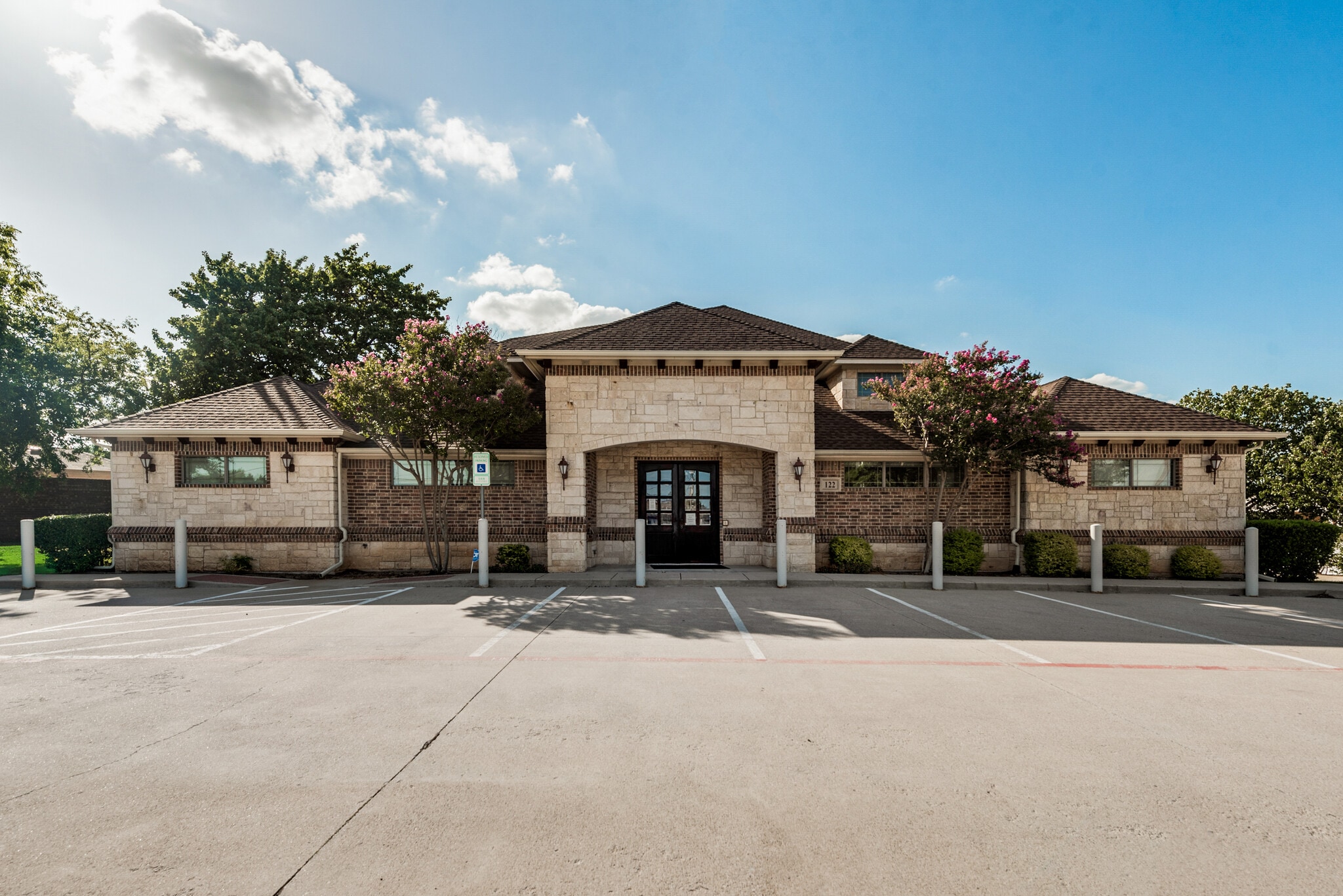 122 Grapevine Hwy, Hurst, TX for sale Primary Photo- Image 1 of 22