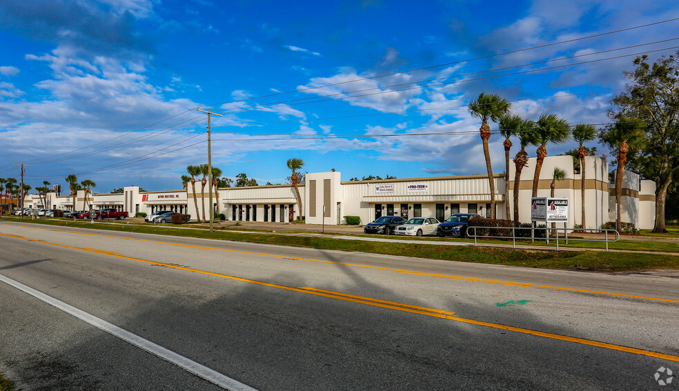 2425-2573 Silver Star Rd, Orlando, FL for lease - Primary Photo - Image 1 of 21