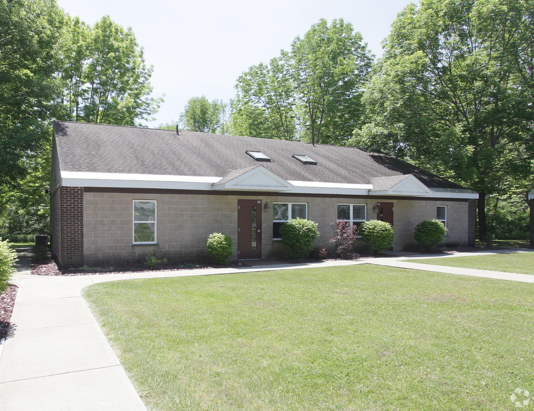 667 Bay Rd, Queensbury, NY for sale Primary Photo- Image 1 of 1