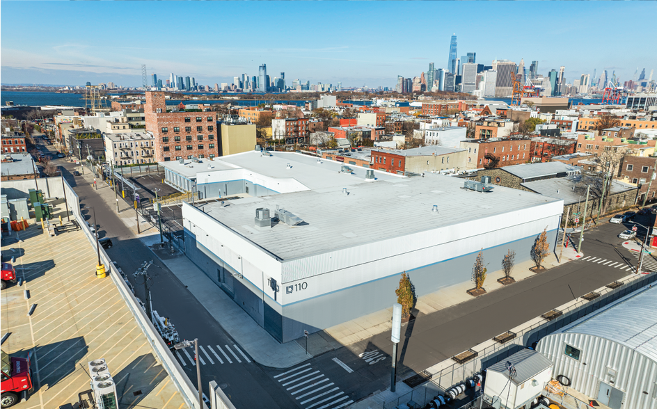 110 Beard St, Brooklyn, NY for lease - Building Photo - Image 2 of 4