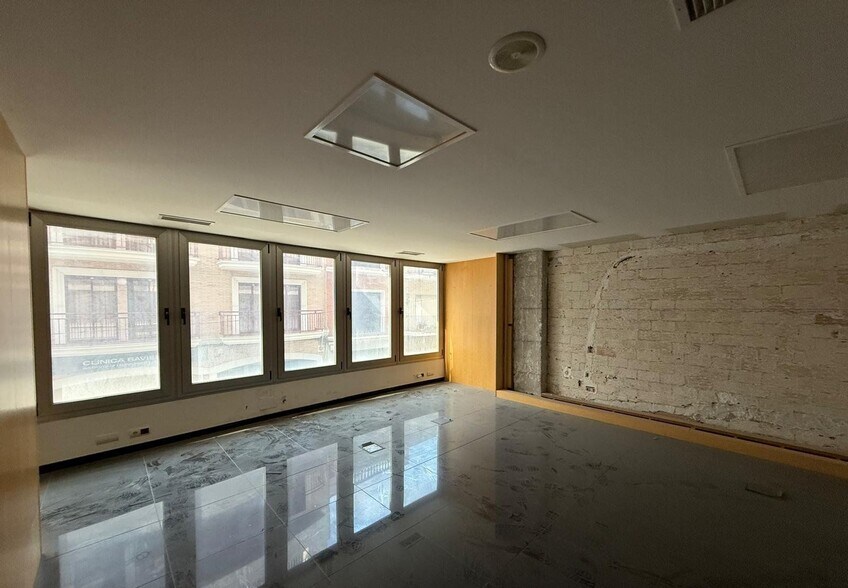 Retail in València for sale - Building Photo - Image 3 of 11