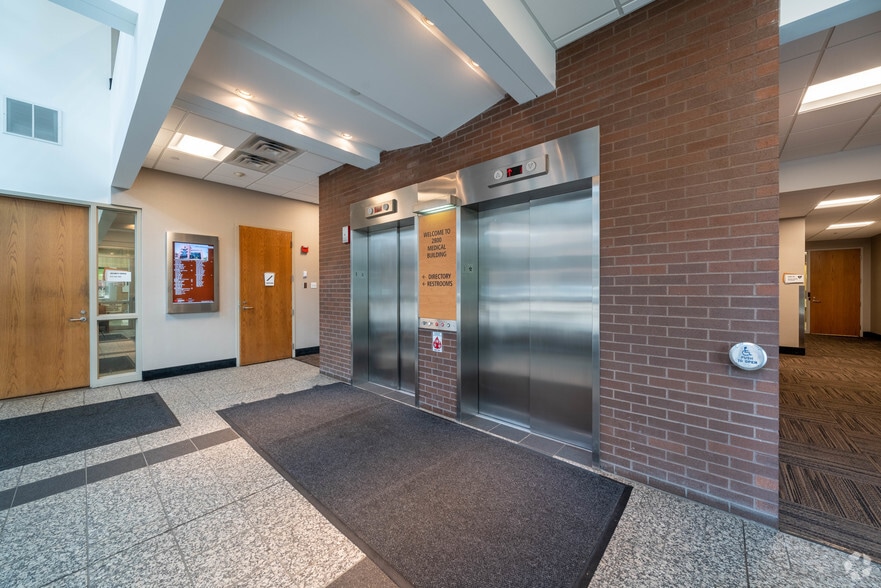 2800 Chicago Ave, Minneapolis, MN for lease - Lobby - Image 3 of 4