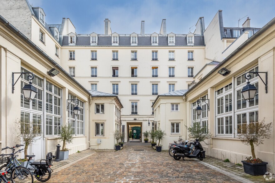 Office in Paris for lease - Primary Photo - Image 1 of 4