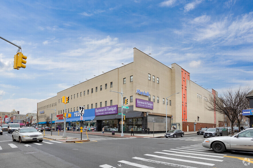 16825 Jamaica Ave, Jamaica, NY for lease - Building Photo - Image 1 of 5