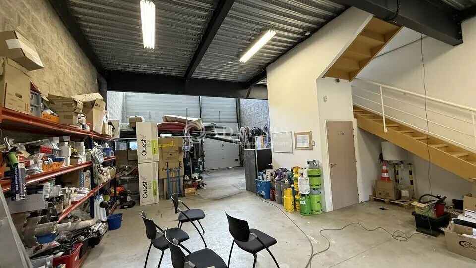 Flex in Montévrain for lease - Interior Photo - Image 2 of 8