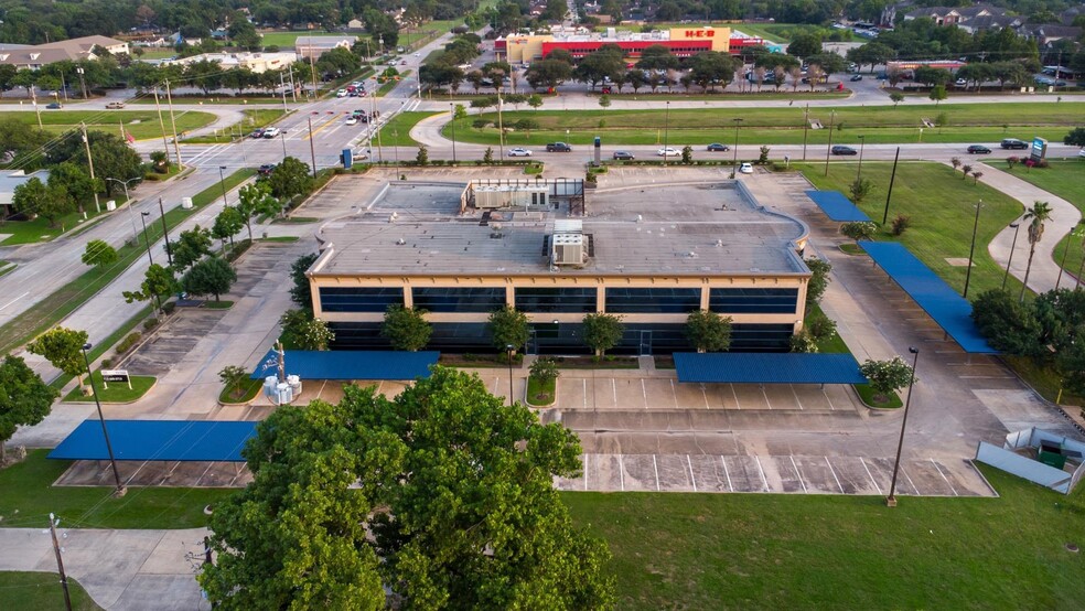 6243 Fairmont Pky, Pasadena, TX for lease - Building Photo - Image 3 of 10