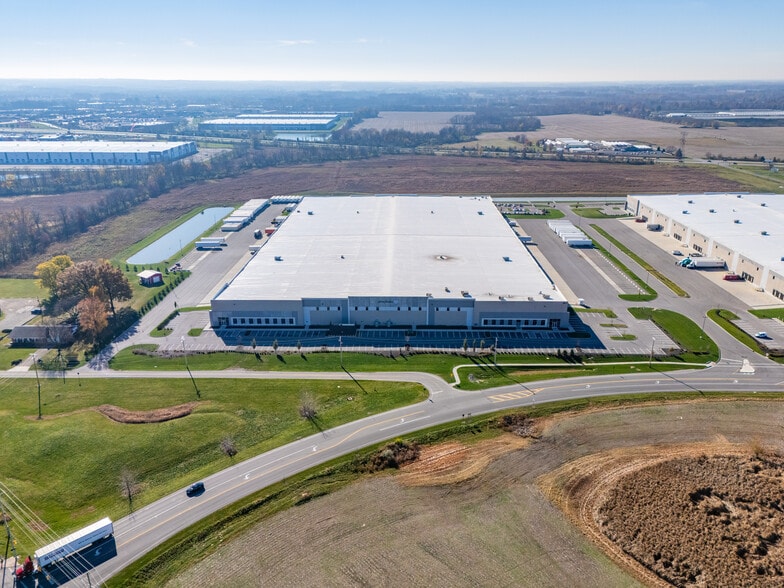 6111-6121 Bixby Rd, Canal Winchester, OH for lease - Building Photo - Image 2 of 6