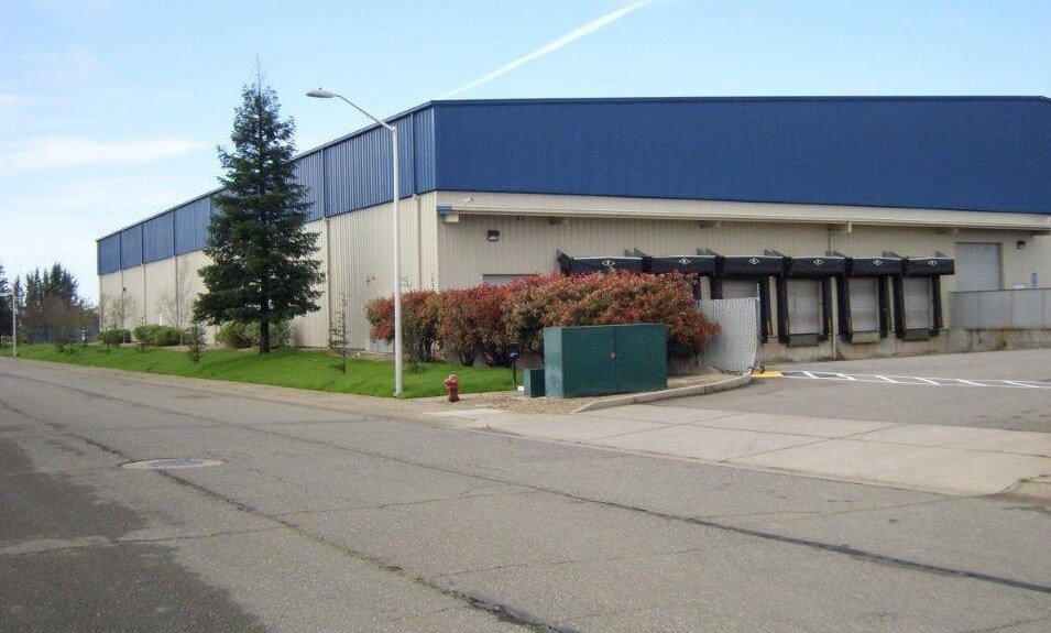 1570 Charles Dr, Redding, CA for sale - Primary Photo - Image 1 of 1