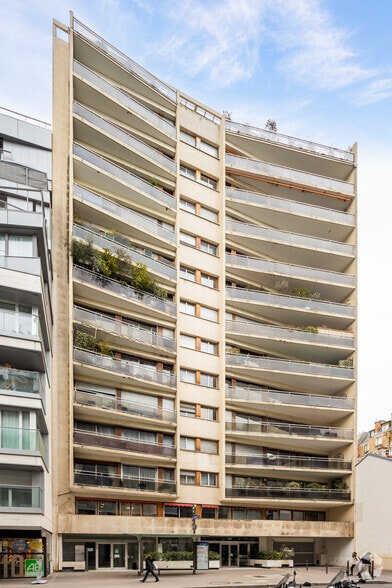 Office in 192 Rue Lecourbe, Paris for lease - Building Photo - Image 2 of 2