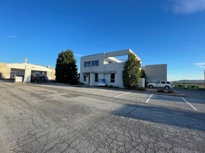 2345 Bernville Rd, Reading, PA for lease Building Photo- Image 2 of 28