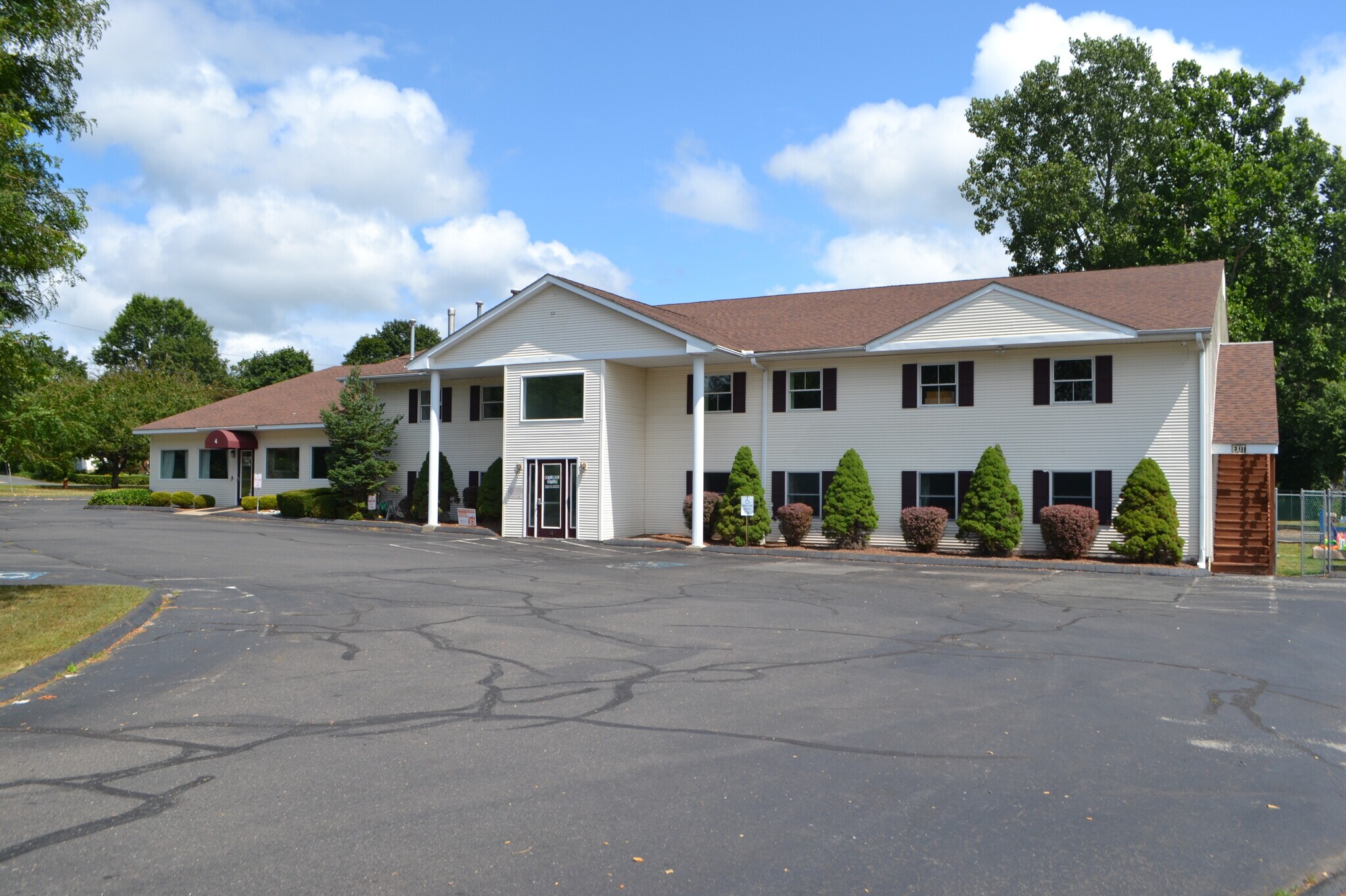 4 Circle Dr, Wallingford, CT for sale Building Photo- Image 1 of 1