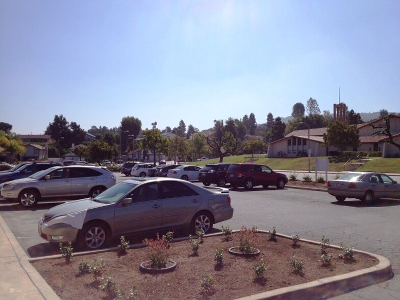 3315-3321 W Kimber Dr, Newbury Park, CA for lease - Building Photo - Image 3 of 24