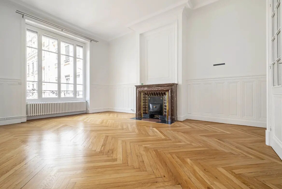 Office in Paris for lease Interior Photo- Image 1 of 6