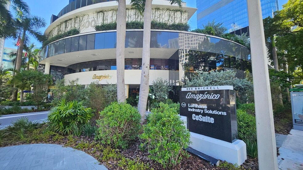 800 Brickell Ave, Miami, FL for lease - Building Photo - Image 2 of 22