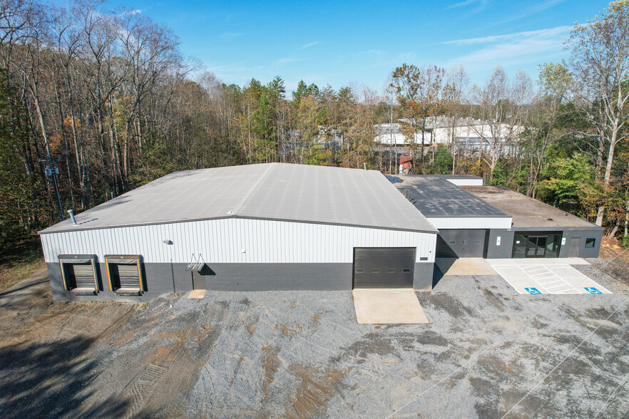 773 Buchanan Pl, Newton, NC for lease - Building Photo - Image 3 of 9