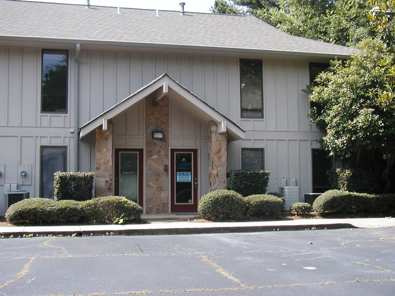 11285 Elkins Rd, Roswell, GA for sale - Primary Photo - Image 1 of 15