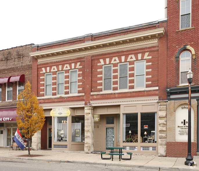 106-116 S Main St, Leslie, MI for sale - Building Photo - Image 1 of 1