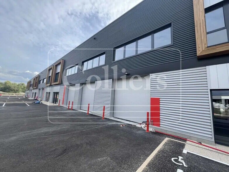 Flex in Manosque for lease - Building Photo - Image 3 of 12