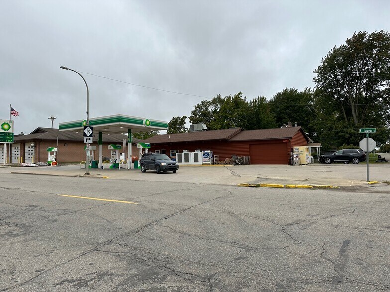 41 E Lapeer St, Peck, MI 48466 BP