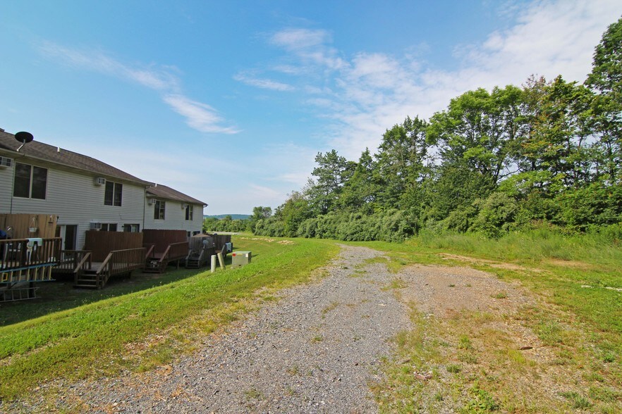 141 Victoria Arms Cir, Kunkletown, PA 18058