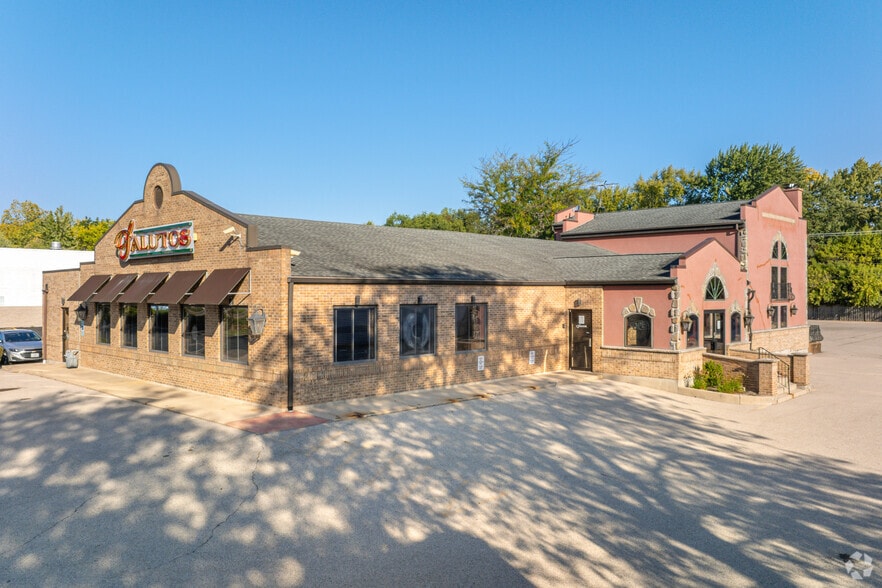 7680 Grand Ave, Gurnee, IL for sale - Building Photo - Image 1 of 37