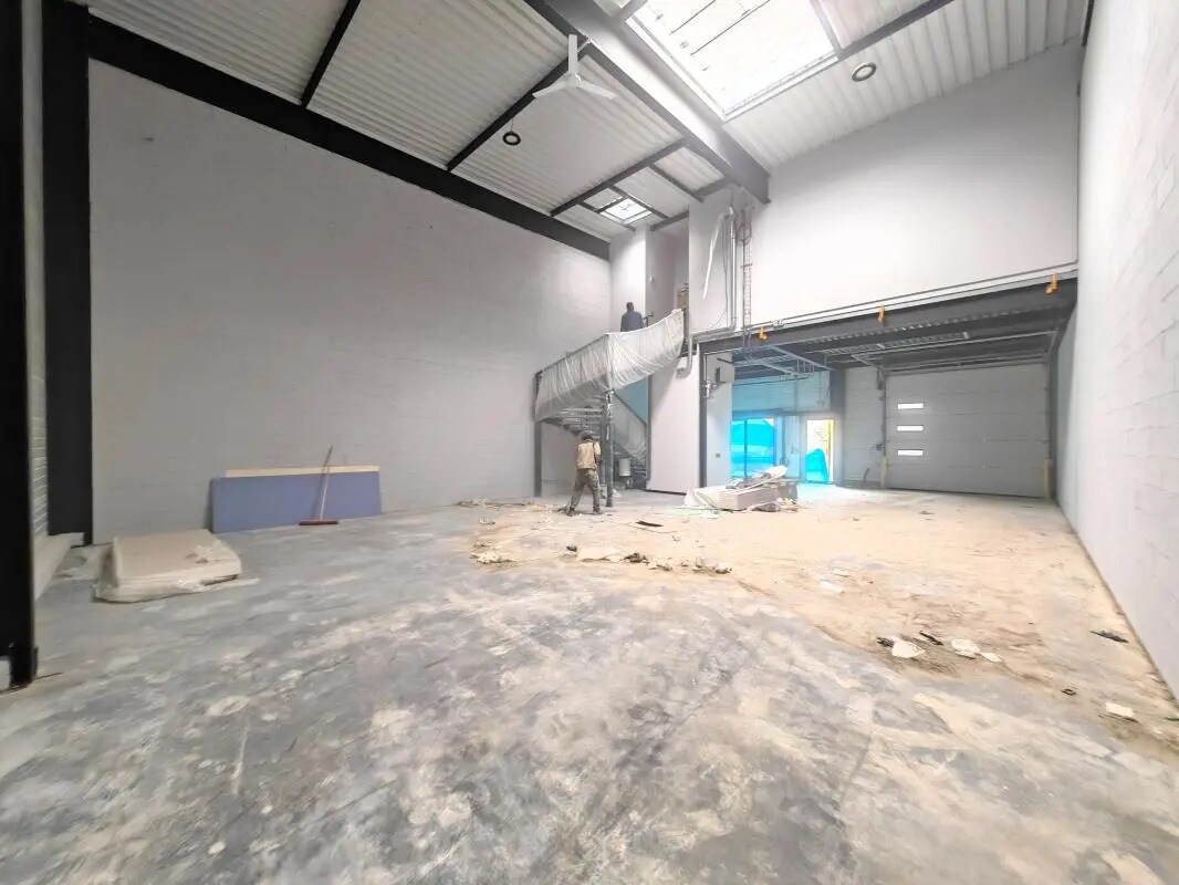 Industrial in Courtry for lease Building Photo- Image 1 of 10