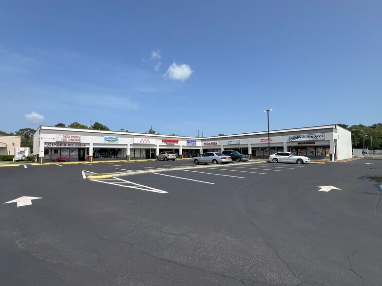 1217-1239 Kass Cir, Spring Hill, FL for lease - Building Photo - Image 1 of 6