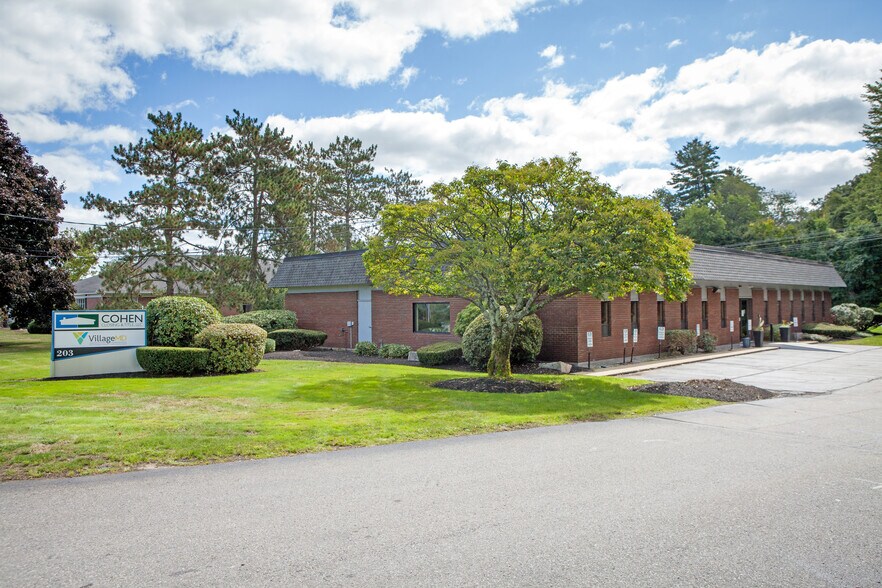 203 Meetinghouse Rd, Bedford, NH 03110