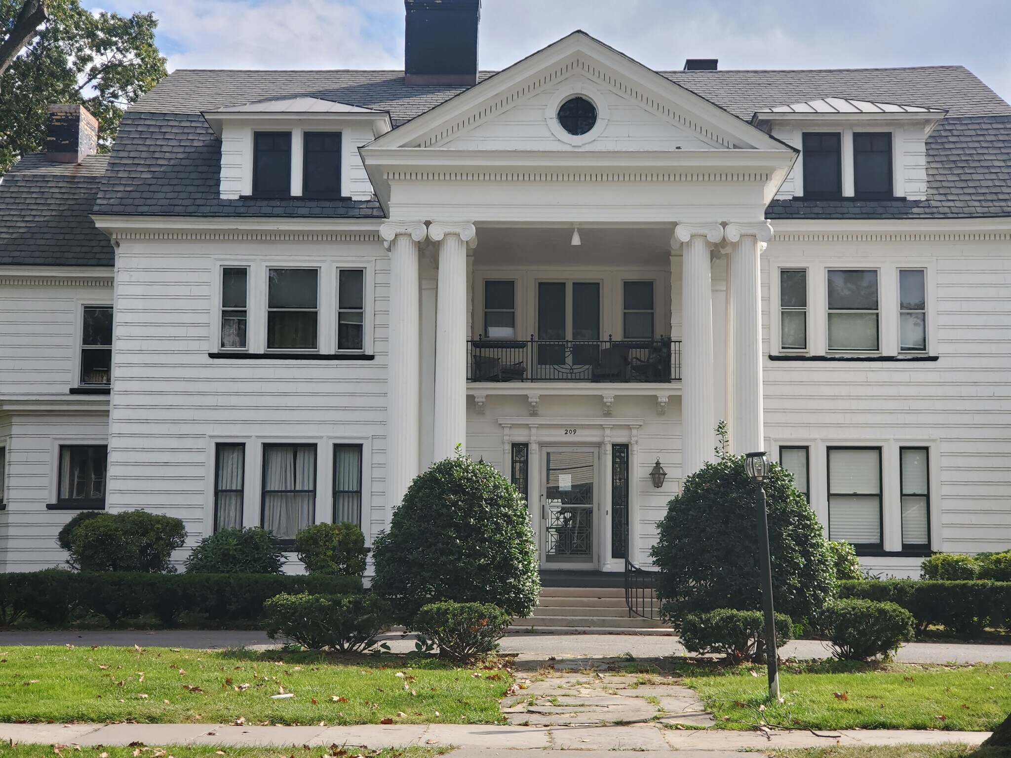 209 W 8th St, Plainfield, NJ for sale Primary Photo- Image 1 of 1