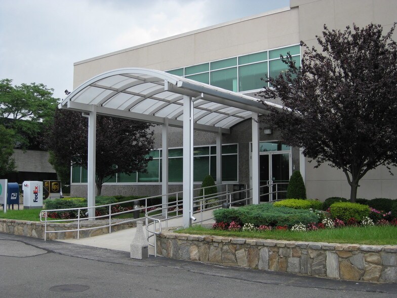 865 Merrick Ave, Westbury, NY, 11590 Office Space For Lease