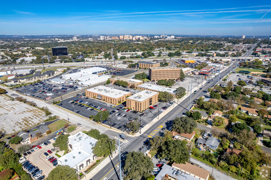 5805 Callaghan Rd, San Antonio, TX for lease - Building Photo - Image 3 of 11