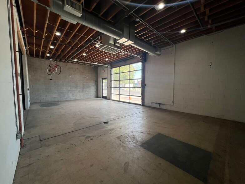 7018 N 57th Ave, Glendale, AZ for lease - Building Photo - Image 3 of 14