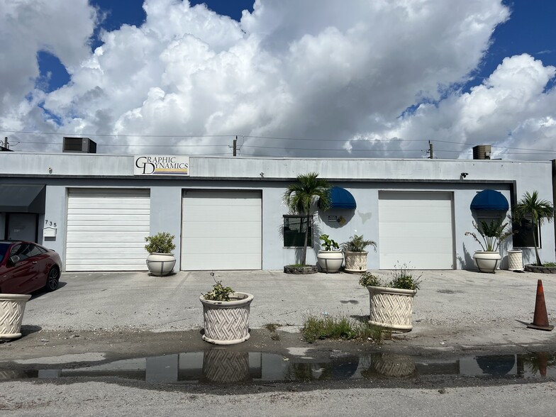 735 NW 7th Ter, Fort Lauderdale, FL for sale - Building Photo - Image 1 of 8