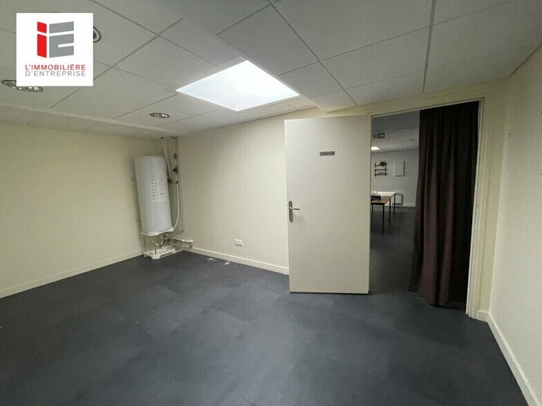 Retail in Lorient for lease - Interior Photo - Image 3 of 9