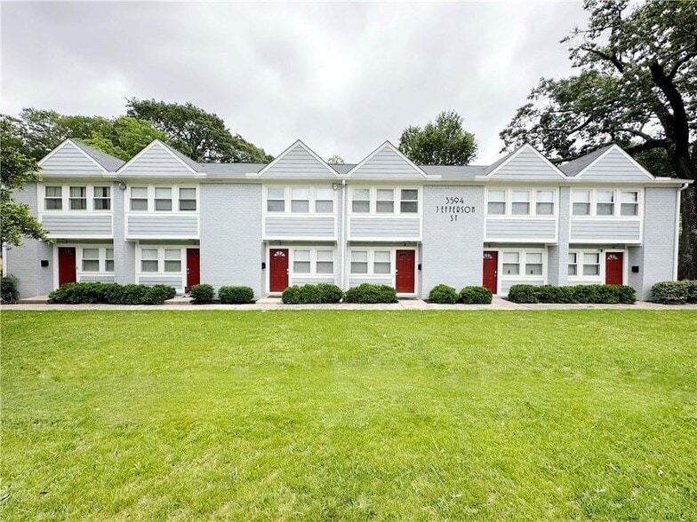 1749 Hawthorne Ave, College Park, GA for sale - Building Photo - Image 2 of 26