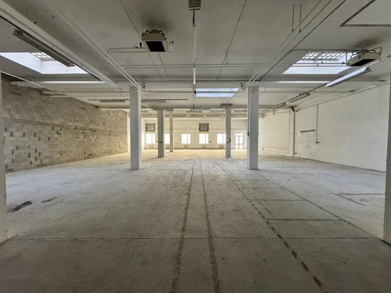 Flex in Villepinte for lease - Interior Photo - Image 3 of 19