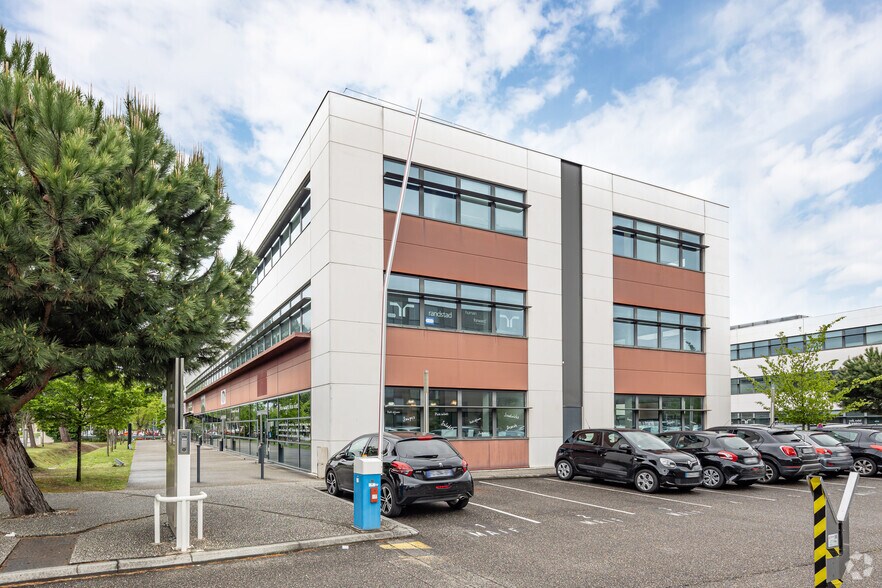 198 Avenue Du Haut Lévèque, Pessac for lease - Building Photo - Image 2 of 8