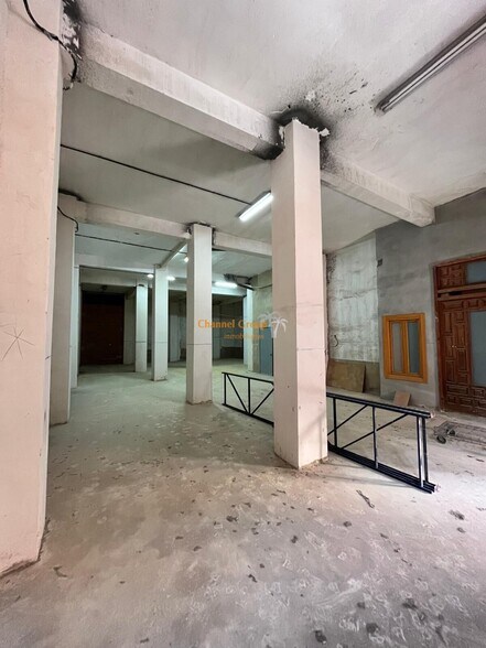 Retail in Alicante for sale - Building Photo - Image 2 of 4