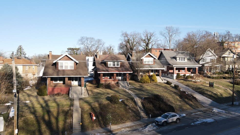 1015 Delta Ave, Cincinnati, OH for sale - Primary Photo - Image 1 of 3