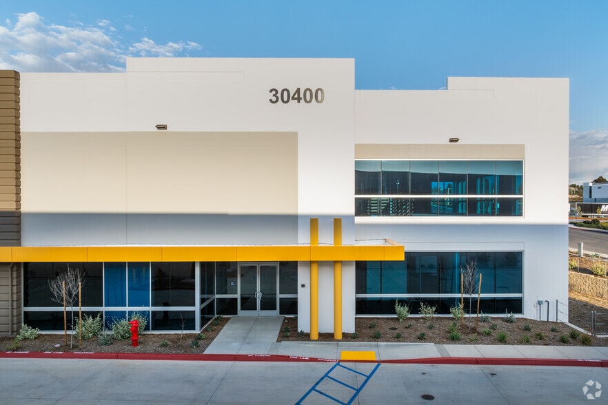 30400 Commerce Ct, Murrieta, CA for lease - Building Photo - Image 2 of 7