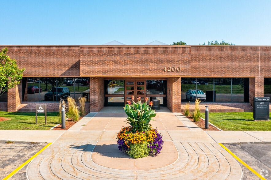 4200 Corporate Dr, West Des Moines, IA for lease - Building Photo - Image 2 of 5