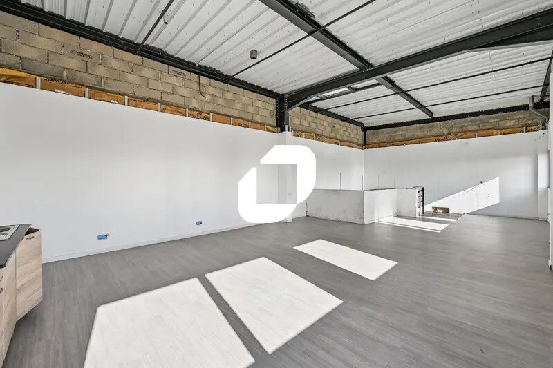 Office in Viarmes for lease - Interior Photo - Image 3 of 13