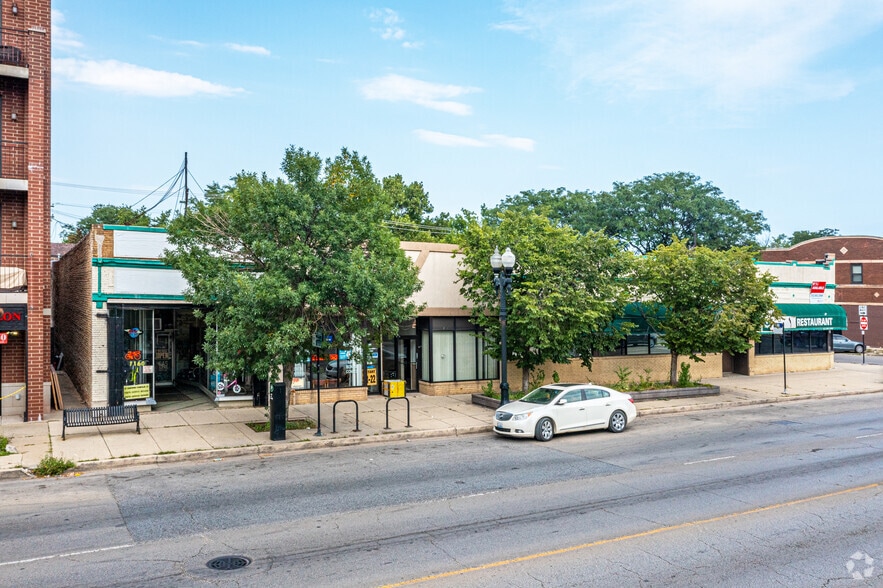 7150-7160 W Grand Ave, Chicago, IL for sale - Building Photo - Image 2 of 7