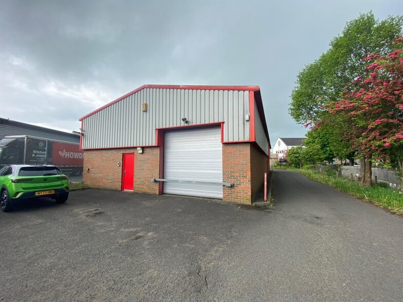 1-2 Highfield Rd, Clitheroe for lease - Building Photo - Image 2 of 3