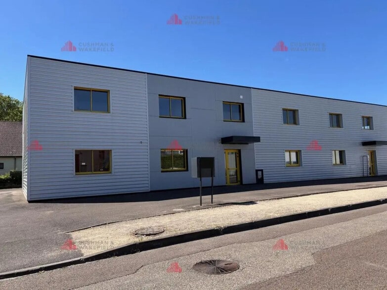 Office in Quetigny for lease - Building Photo - Image 3 of 4