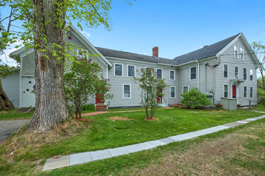 23 Center St, Nobleboro, ME 04555