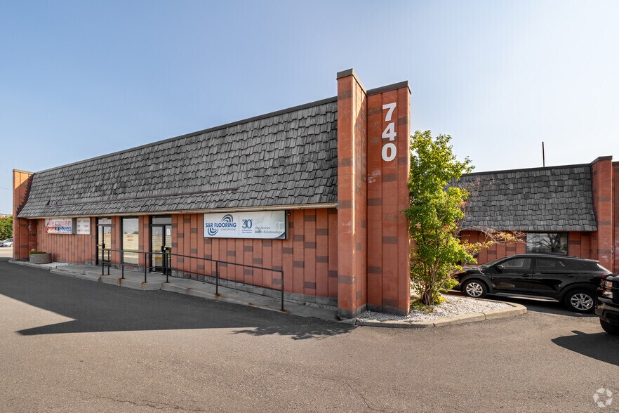 740 Industrial Ave, Ottawa, ON for lease - Building Photo - Image 3 of 5