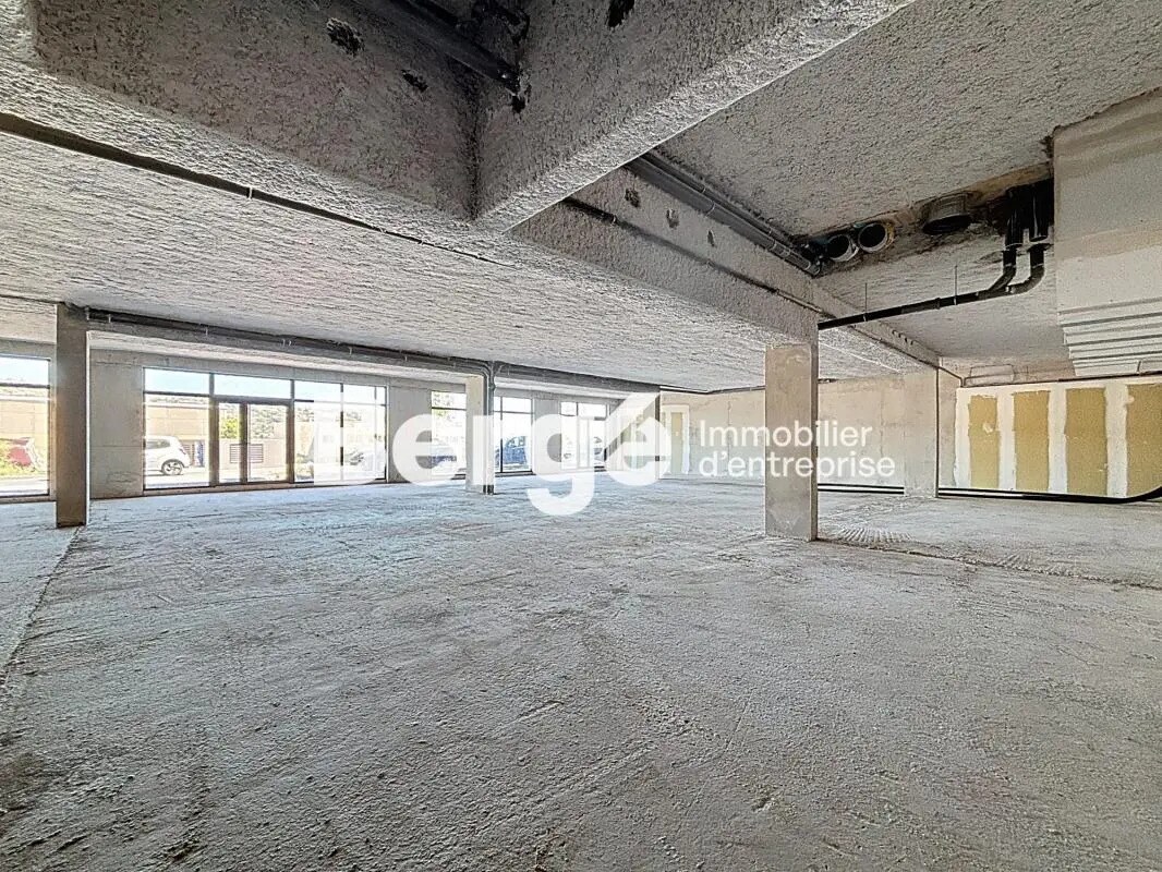 Retail in Saint-Laurent-du-Var for lease Interior Photo- Image 1 of 8