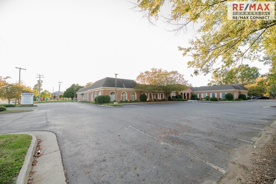 401 Oyster Point Rd, Newport News, VA for sale - Building Photo - Image 2 of 39